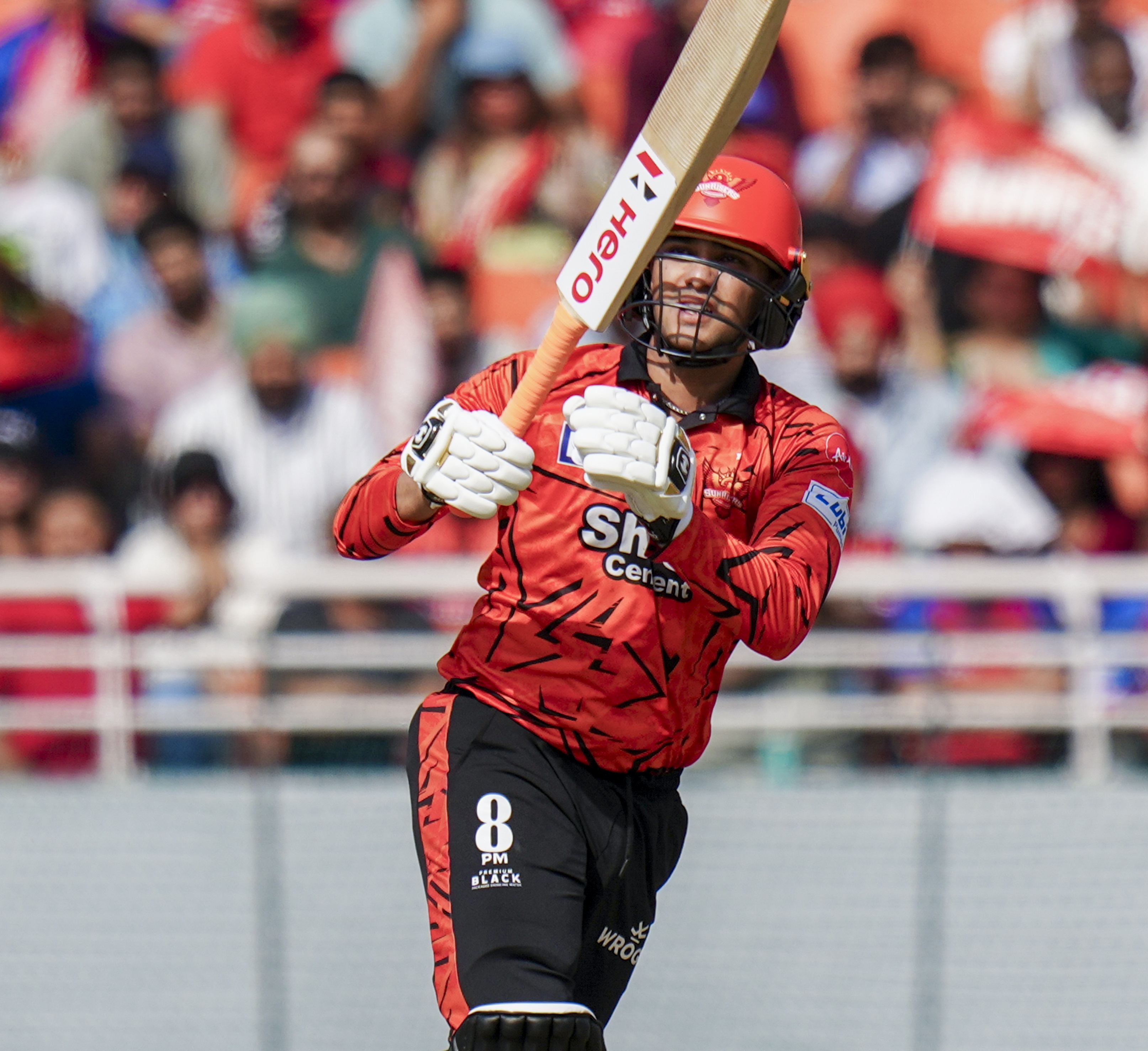 Abhishek Sharma: अभिषेक शर्मा ने बनाया मेगारिकॉर्ड, पावरप्ले में ठोके 7 छक्के, ऐसा करने वाले पहले भारतीय