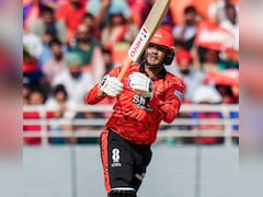 Abhishek Sharma: अभिषेक शर्मा ने बनाया मेगारिकॉर्ड, पावरप्ले में ठोके 7 छक्के, ऐसा करने वाले पहले भारतीय