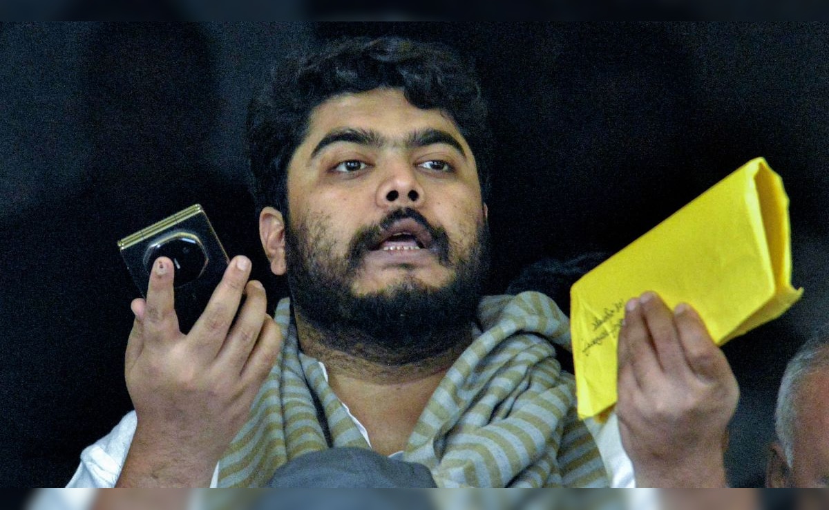 बिहार: सीवान में बवाल, पुलिस पर पथराव; RJD विधायक ओसामा शहाब पर हत्या की साजिश का आरोप