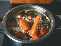 क्या आप भी सब्जी उबालते वक्त यही गलती करते हैं? तभी फीकी बनती है सब्जी, जानें सही तरीका