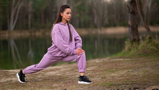 गर्मियों में भी फिटनेस रहेगी बरकरार, Fitness Lovers के लिए बेस्ट हैं ये Joggers &amp; Track Pants