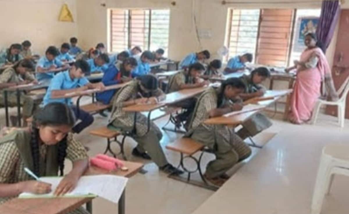 UP Board Results 2026: बाराबंकी ने फिर लहराया परचम, कई छात्राओं ने टॉप रैंक में बनाई जगह