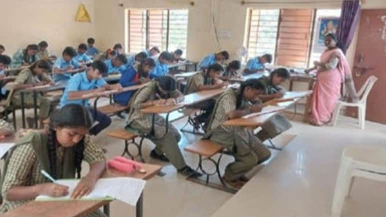 UP Board Results 2026: बाराबंकी ने फिर लहराया परचम, कई छात्राओं ने टॉप रैंक में बनाई जगह