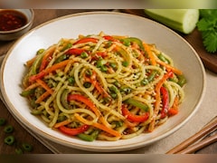 Weight Loss Diet में नूडल्स खाने का मन है? लौकी नूडल्स हैं हेल्दी समाधान | Lauki Noodles Recipe