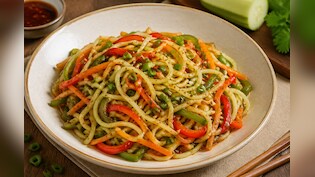 Weight Loss Diet में नूडल्स खाने का मन है? लौकी नूडल्स हैं हेल्दी समाधान | Lauki Noodles Recipe