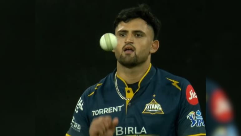 'अरे दीवानों मुझे पहचानो', IPL की बुलेट ट्रेन, अशोक शर्मा ने 154.2 किलोमीटर प्रति घंटा की स्पीड से दहलाया