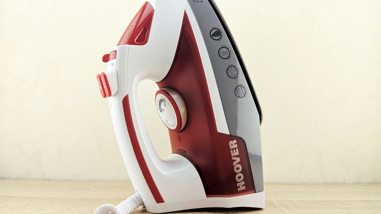 Steam Iron vs Garment Steamer: The Faster Way To Remove Wrinkles Steam Iron vs Garment Steamer: The Faster Way To Remove Wrinkles