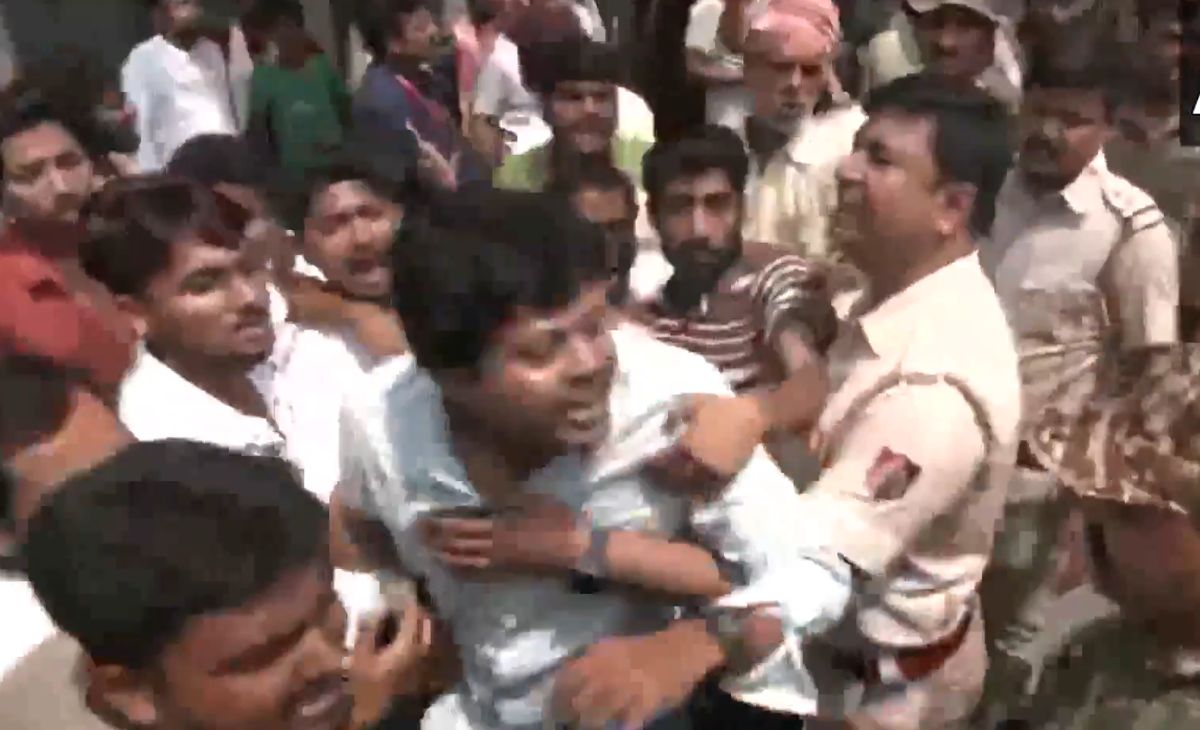 मुर्शिदाबाद में वोटिंग के दौरान हुमायूं कबीर और TMC समर्थकों में झड़प, सुरक्षाकर्मियों से भी धक्कामुक्की