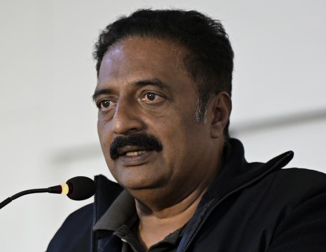 प्रकाश राज मां के अंतिम संस्कार की वजह से हो रहे ट्रोल, अब बोले- मैं भगवान को नहीं मानता, मां तो मानती थी