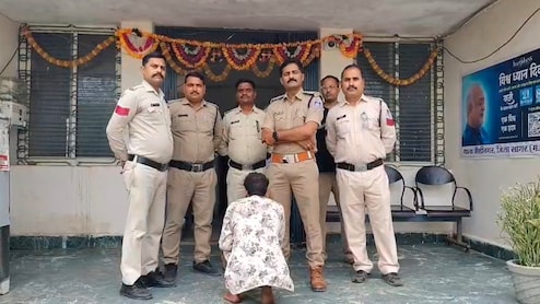 'तुम्हारे पति पर घोर संकट...',  तांत्रिक का शिकार बनीं महिलाओं ने सौंप दिए अपने जेवर, पकड़ा गया महाठग