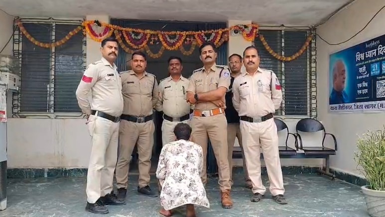 'तुम्हारे पति पर घोर संकट...',  तांत्रिक का शिकार बनीं महिलाओं ने सौंप दिए अपने जेवर, पकड़ा गया महाठग