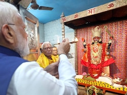 PM Modi Offers Prayers At Kolkata Kali Temple During Roadshow