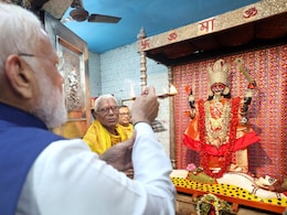 PM Modi Offers Prayers At Kolkata Kali Temple During Roadshow