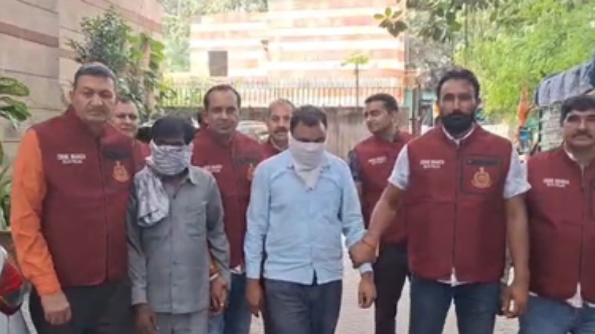 दिल्ली में सरकारी दवाओं के अवैध रैकेट का भंडाफोड़, पुलिस ने जब्त किया 70 लाख का स्टॉक,मौके पर और क्या मिला?