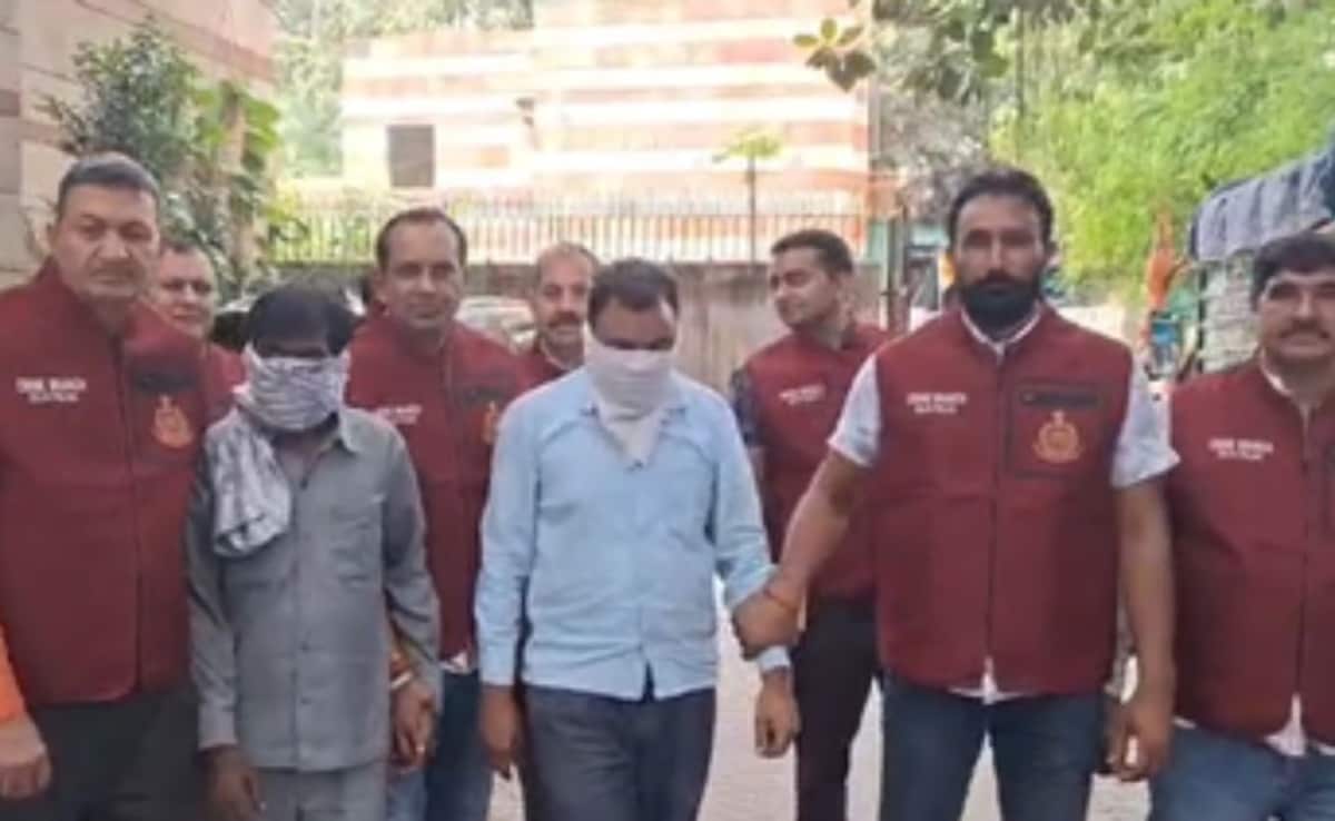 दिल्ली में सरकारी दवाओं के अवैध रैकेट का भंडाफोड़, पुलिस ने जब्त किया 70 लाख का स्टॉक,मौके पर और क्या मिला?