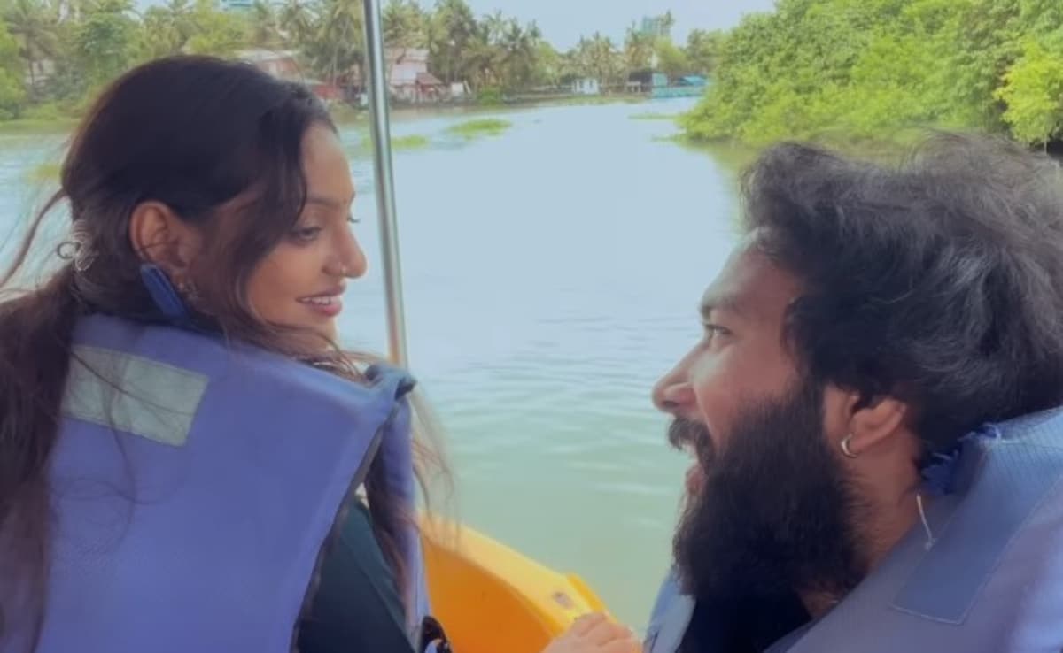 मोनालिसा का हनीमून वीडियो, फरहान के साथ एन्जॉय कर रहीं बोट राइड, लव जिहाद के विवाद के बीच कुछ ऐसा दिखा मूड