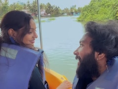 मोनालिसा का हनीमून वीडियो, फरहान के साथ एन्जॉय कर रहीं बोट राइड, लव जिहाद के विवाद के बीच कुछ ऐसा दिखा मूड