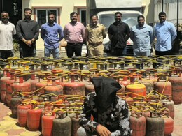 Pune News : पुण्यातील 'या' भागात सुरु होता गॅस सिलिंडरचा मोठा काळाबाजार, एका दुकानात मोठा अनर्थ टळला