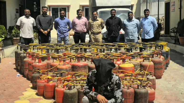 Pune News : पुण्यातील 'या' भागात सुरु होता गॅस सिलिंडरचा मोठा काळाबाजार, एका दुकानात मोठा अनर्थ टळला