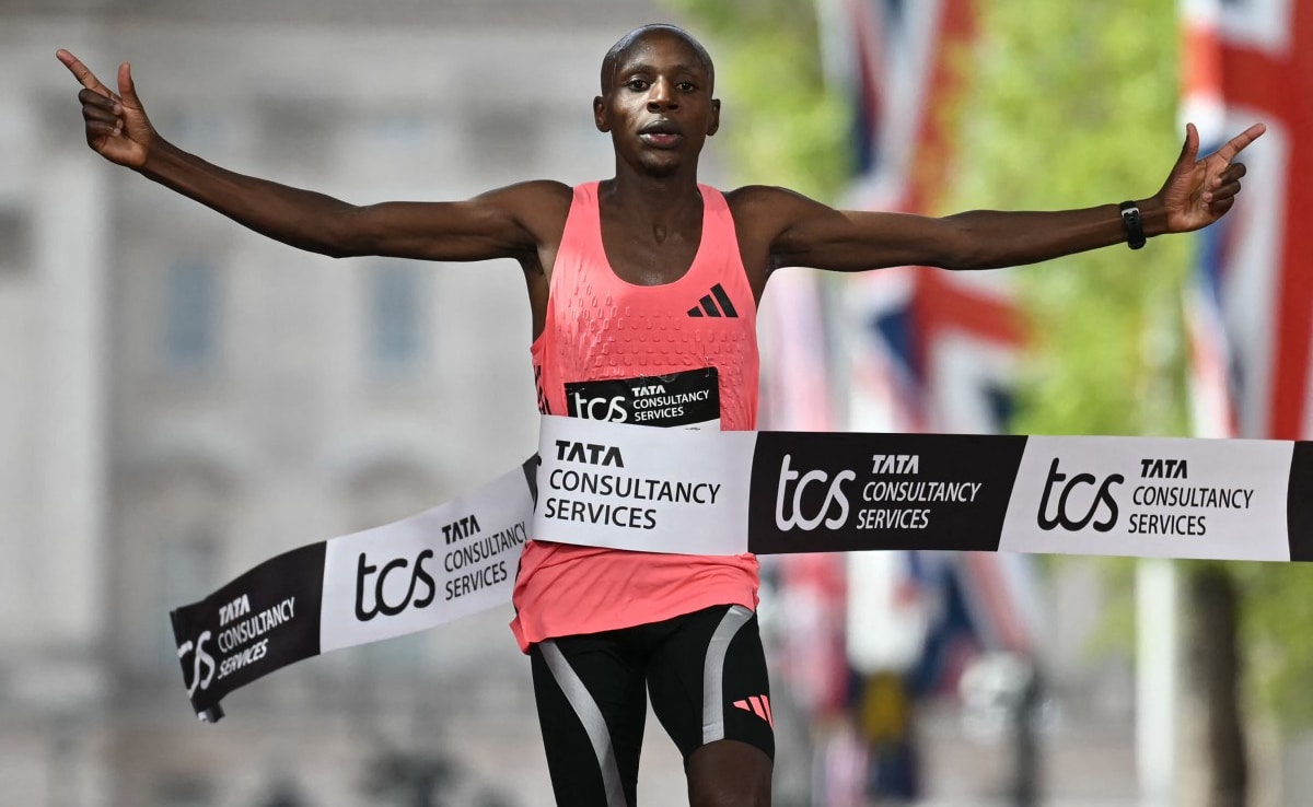 Marathon World Record Shattered As Kenyas Sabastian Sawe Scripts History