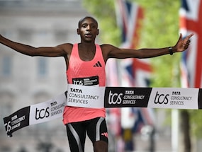 Marathon World Record Shattered As Kenyas Sabastian Sawe Scripts History
