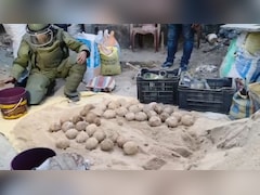 बंगाल: दूसरे चरण की वोटिंग से पहले 100 जिंदा बम बरामद, TMC कार्यकर्ता के घर के पीछे बगीचे में था रखा