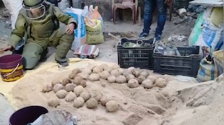 बंगाल: दूसरे चरण की वोटिंग से पहले 100 जिंदा बम बरामद, TMC कार्यकर्ता के घर के पीछे बगीचे में था रखा