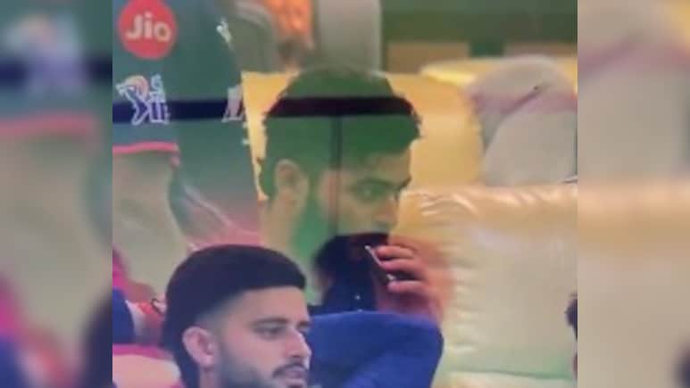 IPL मैच के दौरान ई-सिगरेट पी रहे थे राजस्थान के कप्तान रियान पराग, BCCI ने लगाया जुर्माना