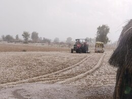Rajasthan Weather: अप्रैल के महीने में ऐसी बारिश! राजस्थान में जनजीवन अस्त-व्यस्त, खेतों में ओले की सफेद चादर; फसलें बर्बाद