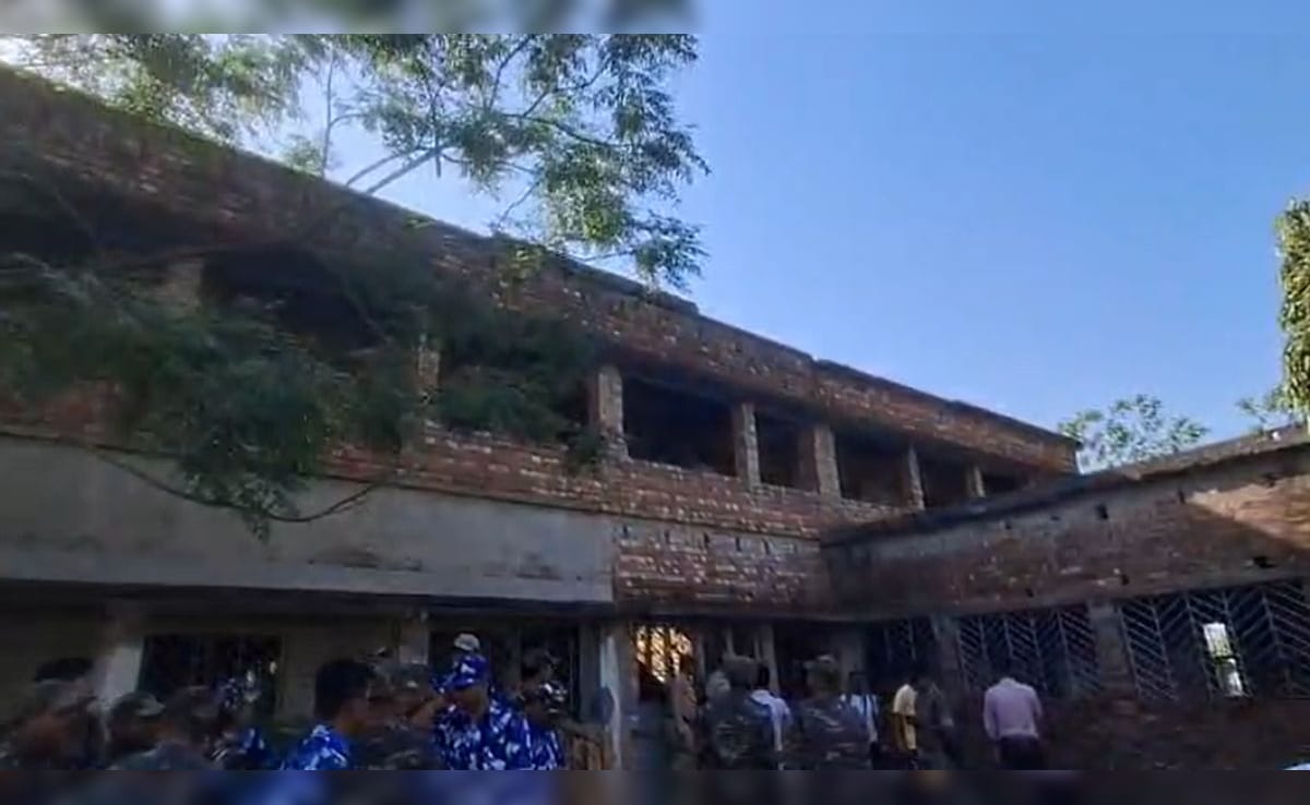 नदिया में परीक्षा खत्म होते ही घोड़ागाछा स्कूल में धमाका, छत के उड़े परखच्चे