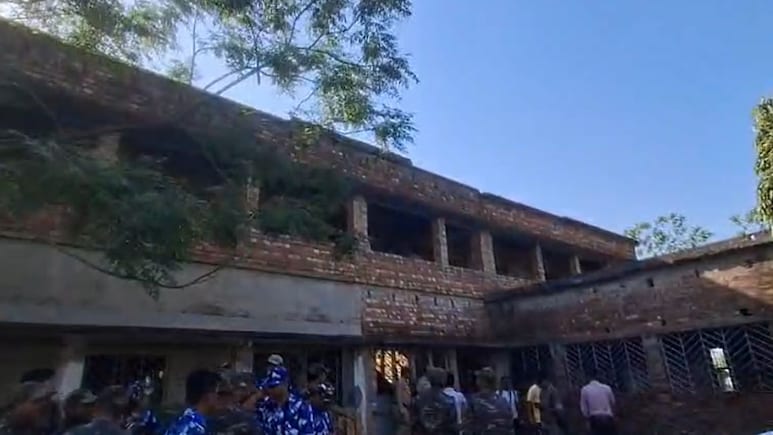 नदिया में परीक्षा खत्म होते ही घोड़ागाछा स्कूल में धमाका, छत के उड़े परखच्चे