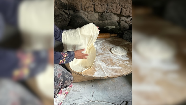 कागज जैसी पतली है, ये खास रोटी! 6 महीने तक रहती है फ्रेश, जानिए कहां और कैसे है बनती?