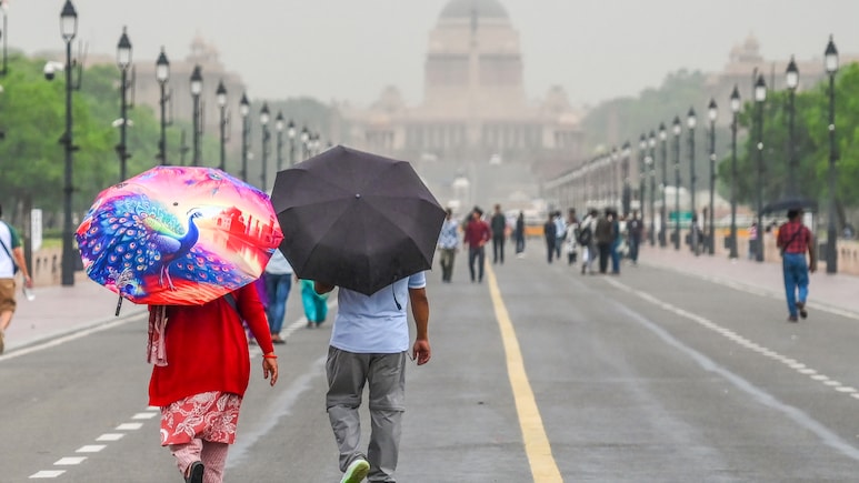 Weather Today: अप्रैल में भी बारिश-बर्फबारी और ओलावृष्टि, पाकिस्तान से आ रहा कौन सा बवंडर, UP-दिल्ली से पंजाब तक बदलेगा मौसम