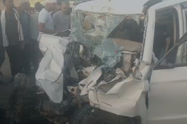 Damoh Accident: दमोह में एक साथ टकराए तीन वाहन, सगाई में जा रहे दो सगे भाइयों समेत 4 की मौत
