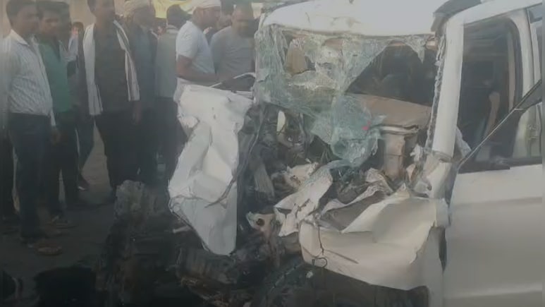 Damoh Accident: दमोह में एक साथ टकराए तीन वाहन, सगाई में जा रहे दो सगे भाइयों समेत 4 की मौत&nbsp;