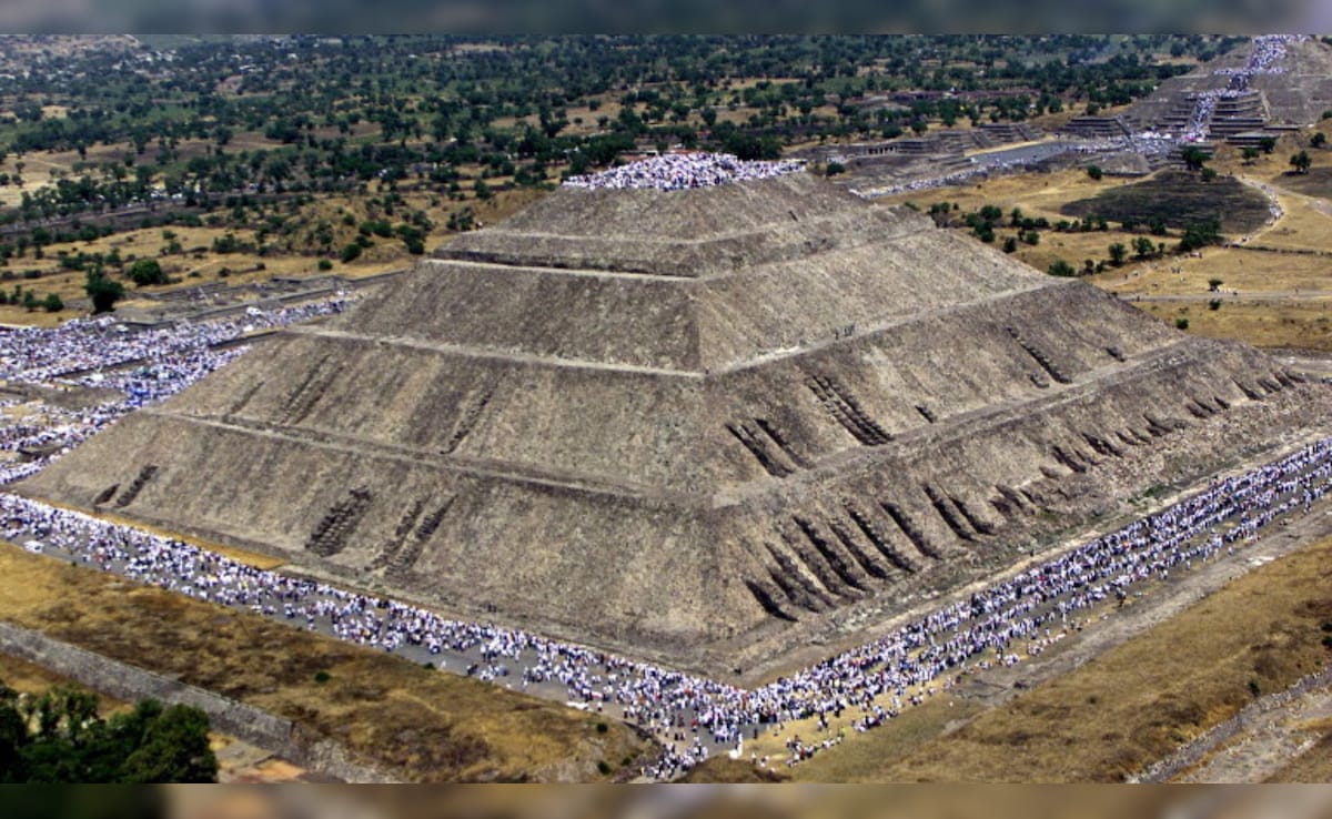 मैक्सिको के 2000 साल पुराने पिरामिड पर गोलीबारी, एक की मौत-13 घायल- हमलावार ने खुद को मारी गोली