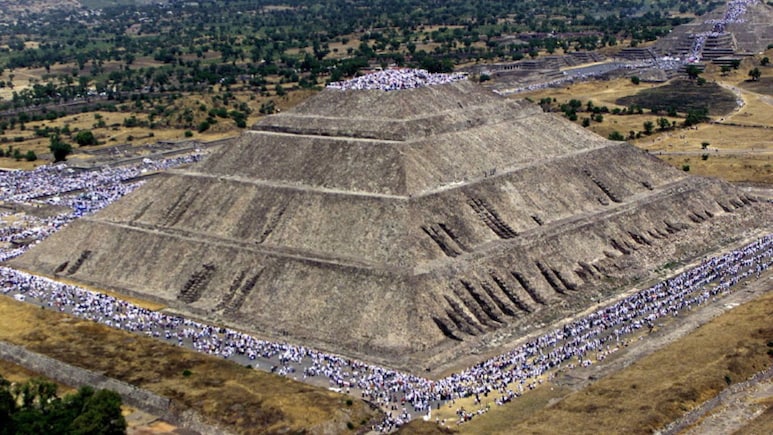 मैक्सिको के 2000 साल पुराने पिरामिड पर गोलीबारी, एक की मौत-13 घायल- हमलावर ने खुद को मारी गोली