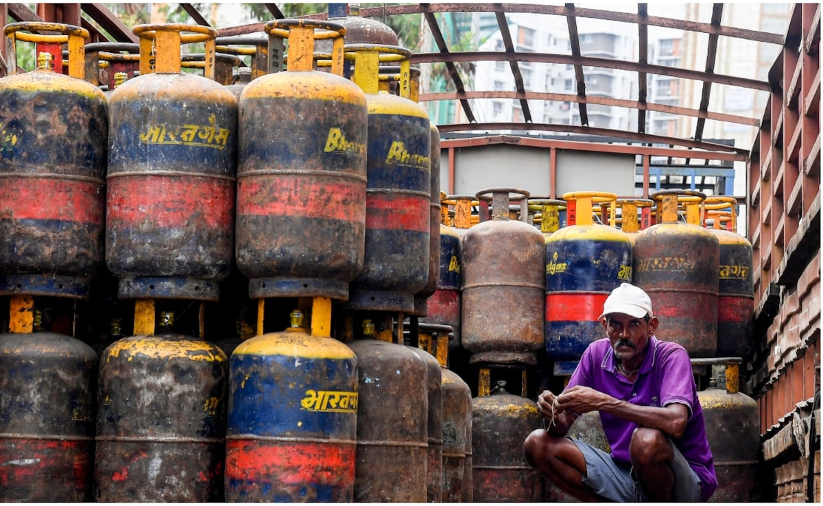 Centre Asks States To Allocate More LPG To Key Industries Amid Iran Conflict