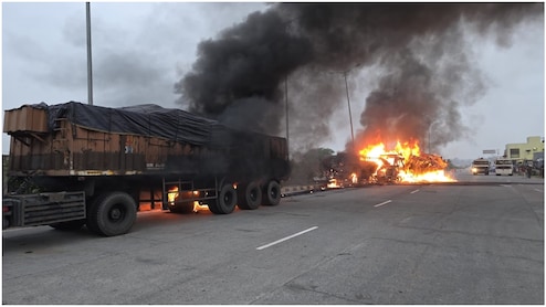 Jharkhand: दिल्ली-कोलकाता हाईवे पर ट्रकों की टक्कर के बाद 'बम' की तरह फटा सिलेंडर, जिंदा जल गए ड्राइवर और खलासी