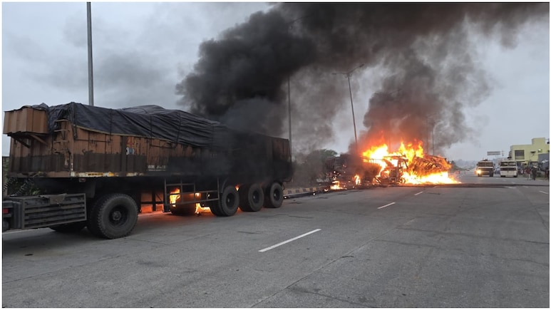 Jharkhand: दिल्ली-कोलकाता हाईवे पर ट्रकों की टक्कर के बाद 'बम' की तरह फटा सिलेंडर, जिंदा जल गए ड्राइवर और खलासी