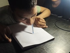 Success Story: दांतो से कलम दबा कर लिखने वाले दिव्यांग फैजान बना झारखंड स्टेट टॉपर, 10वीं में लाए 93.8 प्रतिशत अंक