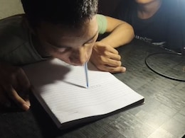 Success Story: दांतो से कलम दबा कर लिखने वाले दिव्यांग फैजान बना झारखंड स्टेट टॉपर, 10वीं में लाए 93.8 प्रतिशत अंक