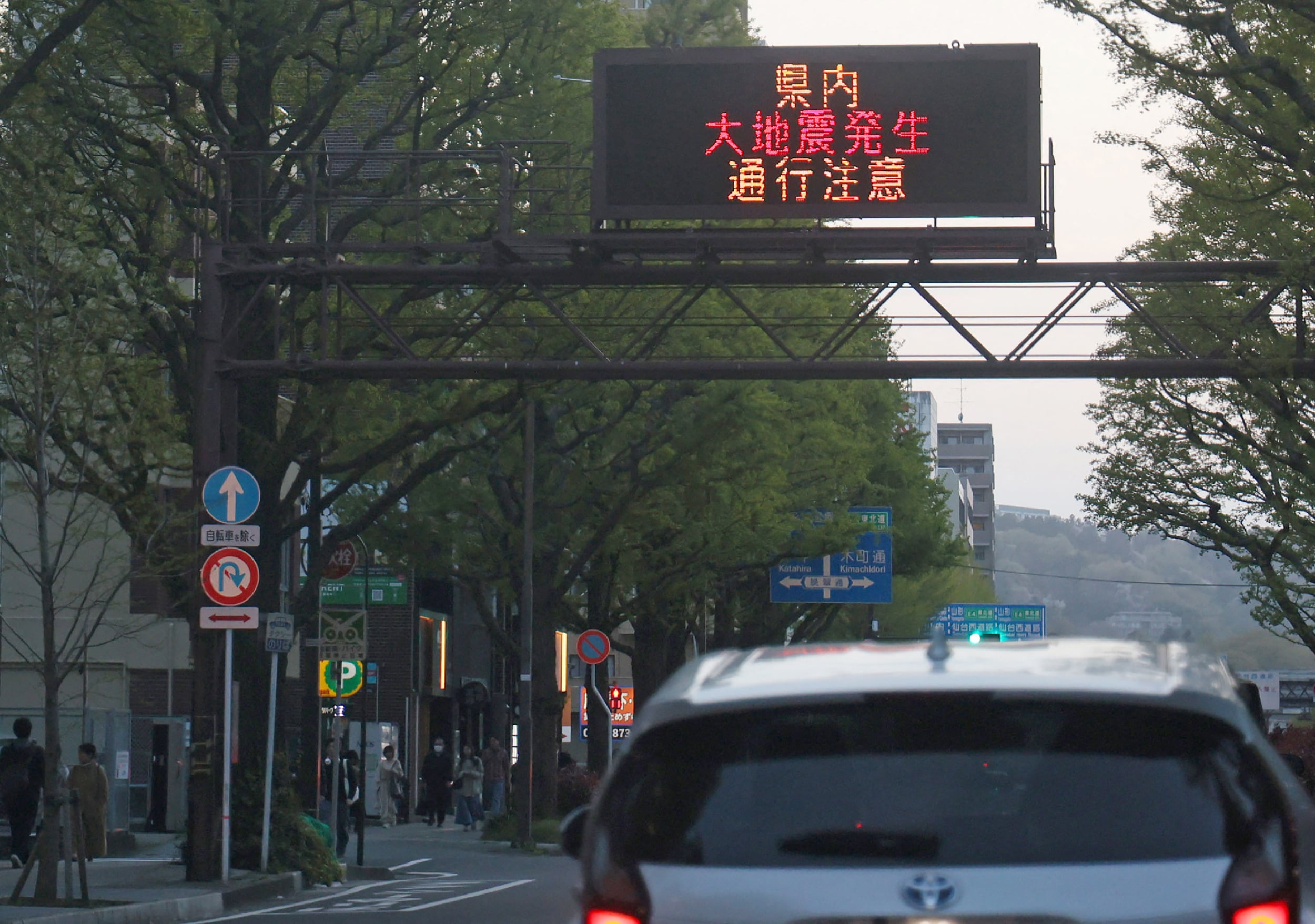 An electronic bulletin board warning about the earthquake after hitting northern Japan, in Sendai city of Miyagi Prefecture (Image: AFP)