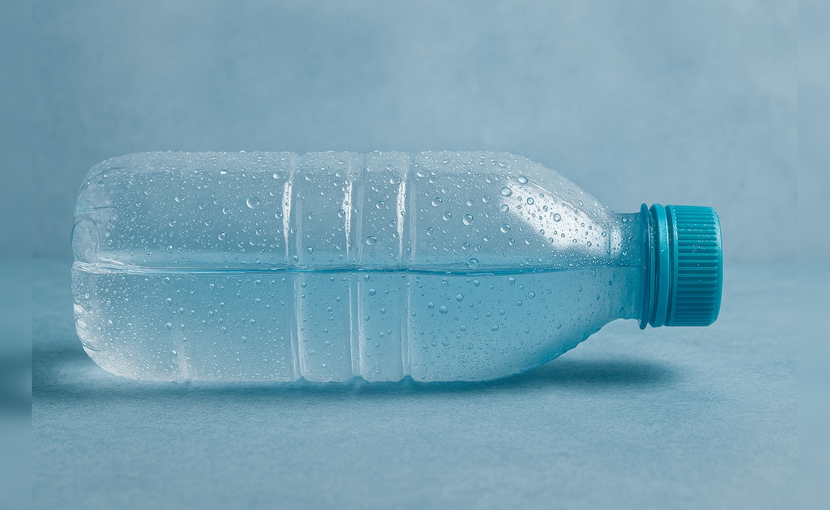 फ्रिज से निकालने के बाद भी घंटों ठंडा रहेगा पानी, जानिए आधी बोतल वाला आसान हैक