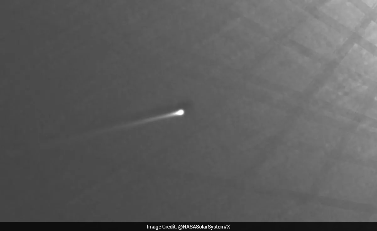 NASA Captures Comet Disintegrating Near Sun During Close Flyby