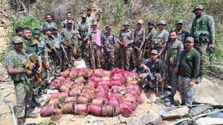 झारखंड: साथियों की मौत का बदला लेने की तैयारी में थे नक्सली, सुरक्षा बलों ने फेल किया प्लान