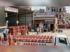 LPG सिलेंडर सीधे गोदामों से बेचने पर रोक, दिल्‍ली में घरेलू गैस पर सरकार का बड़ा आदेश- नहीं माने तो कार्रवाई तय