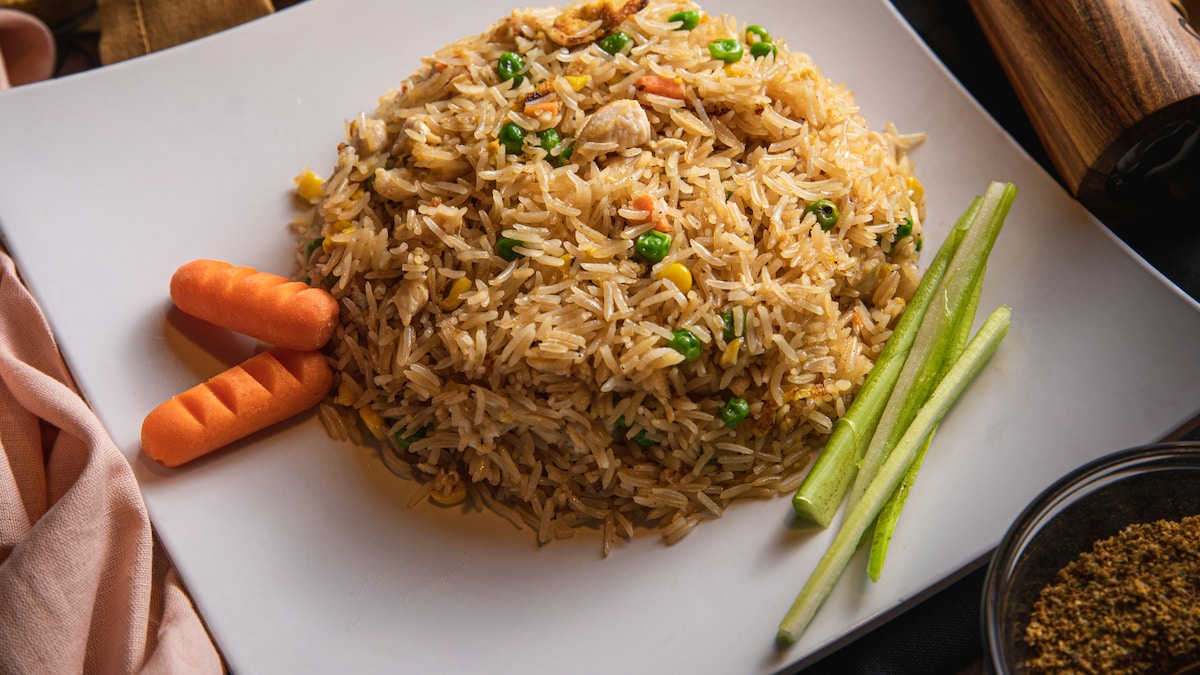 The Real Reason Your Homemade Fried Rice Turns Mushy, And Tricks To Fix ...