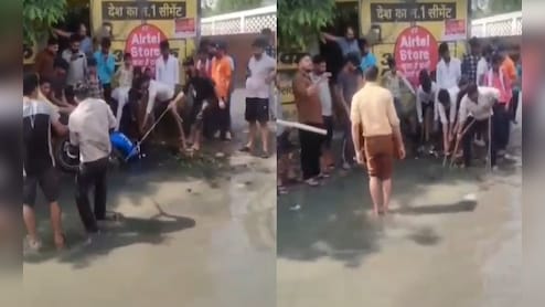 बाल-बाल बचे! ग्रेटर नोएडा में बारिश बनी आफत; जलभराव से नाले में गिरी बाइक, देखिए Viral Video