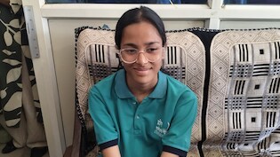 MP Board Class 12th Topper: छोटी सी उम्र में छीन गया मां-बाप का साथ, दादी के सहारे पढ़ाई कर आर्ट्स स्ट्रीम में मुरैना की श्रुति ने किया टॉप